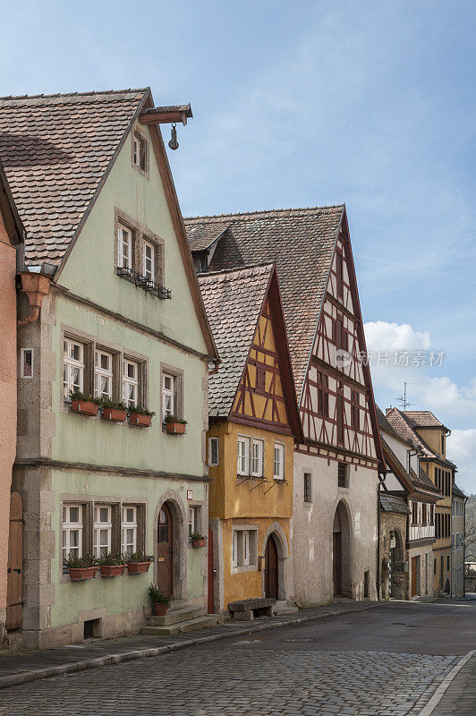 2018年3月5日，德国，ROTHENBURG OB DER TAUBER，欧洲最美丽的村庄之一，中世纪小镇ROTHENBURG OB DER TAUBER的历史色彩的半木结构房屋，德国，